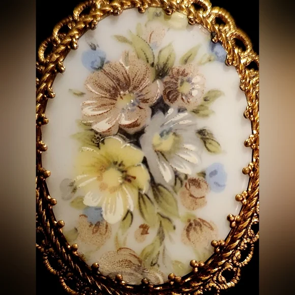 Vintage West Germany Hand Painted Floral Porcelain Cameo & AB Rhinestone Brooch - Picture 3 of 6